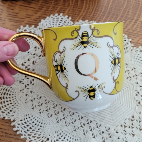 Anthropologie Lou Rota Nature Table Monogram Mug "Q" - yellow, gold, white - Picture 14 of 14